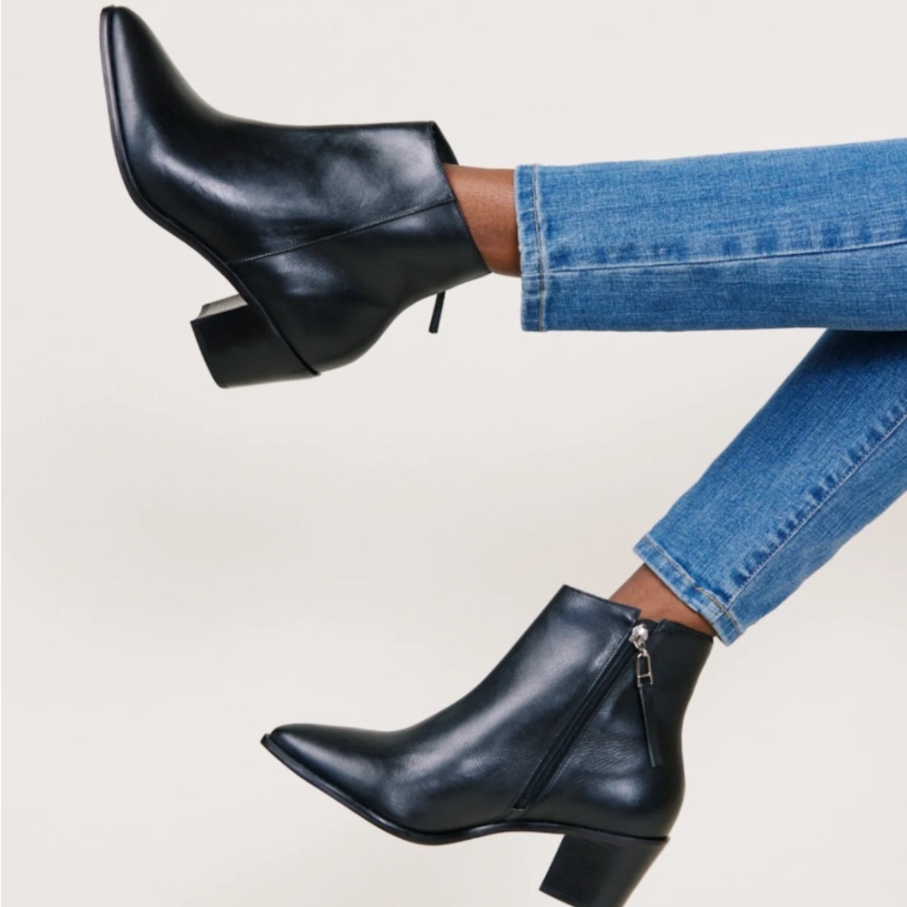 Able Black Ankle Boots Sleek Design